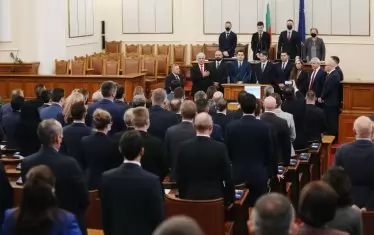 Как ще постъпи сега парламентът и дали просто ще остави Цацаров да си отиде?
