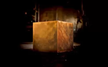 „Кубът на Кастело“ е направен от 185 кг чисто, 24-каратово злато.