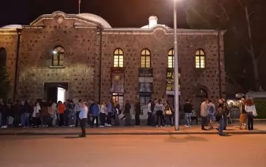 Пред Археологическия в Нощта на музеите и галериите.
