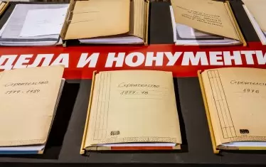 "Нонумент" означава монумент, който е изгубил своето значение. През 2019-а Домът на хумора и сатирата представи едноименния проект с изложба в музея в Габрово и с пърформанс пред "чинията" на Бузлуджа.