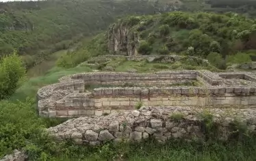  От крепостта се разкрива красива гледка към околността.
