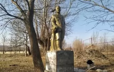  Сталин в село Вариани, преди боята. 