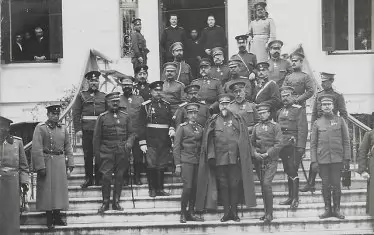 Веднага след като турците са изгонени от Солун в края на 1912 г., в града пристига българският цар Фердинанд и се настанява в българското консулство, което през следващите месеци се трансформира в дворец. 
При старта на Междусъюзническата война обаче дворецът е затворен, а архивите, мебелите и ценностите са откраднати.  България отваря консулство в Гърция чак през 1973 г.