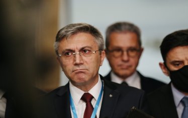 ДПС увисна на ръба на пропастта 
