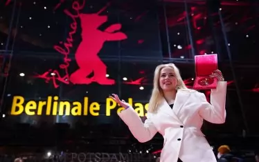 Анастасия Вебер с наградата за най-добър късометражен филм.