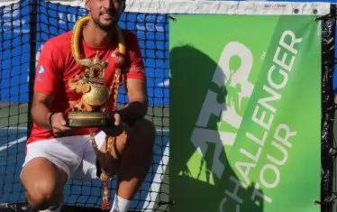 Димитър Кузманов с наградата за второ място от "Чалънджър" надпреварата в Бенаглуру.