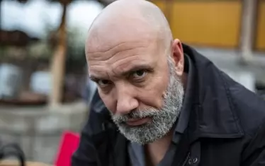 Захари Бахаров прави силна роля.