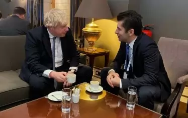 В Мюнхен премиерът Пектов е разговарял и с премиера на Обединеното кралство Борис Джонсън. Двамата лидери обсъдили двустранните отношения и значимостта на създаването на възможности за добро образование и задържане на младите хора в двете страни.