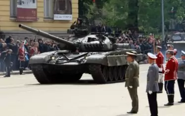  Българските танкове са на поне 30-40 години.