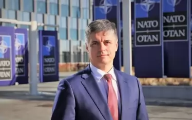 Украински посланик разбуни духовете със солова акция срещу НАТО