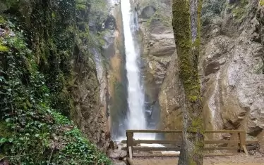 Със своите 21 метра Срамежливеца е най-високият водопад в Беласица.