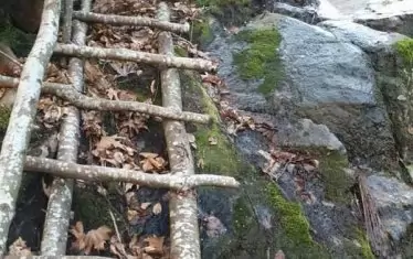 По маршрута над село Ключ има и такива стълби за улеснение на туристите.