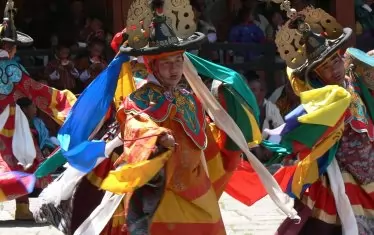 Цветовете се леят по време на фестивалите цечу.