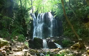 Колешинският водопад е най-високият в Северна Македония - 16 метра.