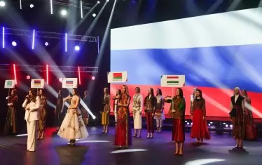 Представители на петте участващи нации - Русия, Беларус, Казахстан, Таджикистан и Армения, по време на церемонията по откриване.