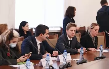 Депутатите пазят българите да не „злоупотребят” с външната политика