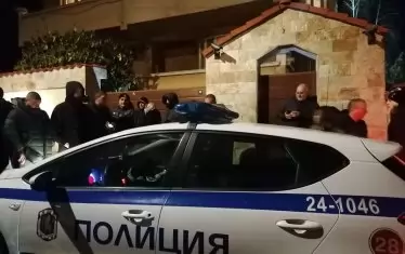 Членове на ГЕРБ бяха готови да бранят лидера си докрай