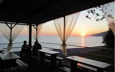  Залез над Черно море в курорта Гагра. 