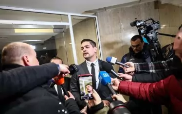 Спортният министър се включи директно във войната за БФС