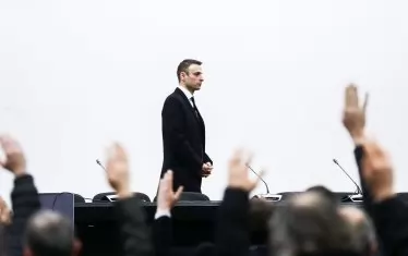 Изборът на Бербатов бе единодушен, но в залата нямаше никаква опозиция...