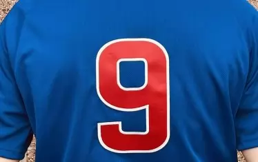 Тийнейджърът от София получи фланелка с №9.