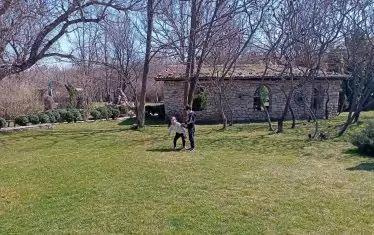 Маша и Льоша в Емен