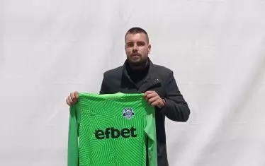 Мартин Луков с вратарската фланелка на "Арда".