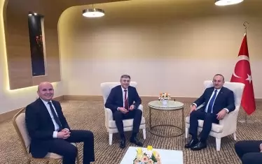 Мустафа Карадайъ и Илхан Кючюк на среща с външния министър Чавушоглу