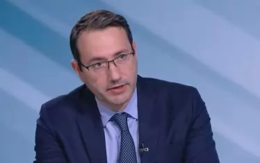 * "Този мой пост е от преди почти три години. Бе написан в ситуация пак с идващи избори и служебно правителство. За съжаление написаното от мен тогава се оказа нещо като сбъднато лошо пророчество. Важно е повече хора да се замислят над това какви цели си поставяме като общество и с какви методи искаме да ги постигнем. Каква промяна искаме и какво значи всъщност "промяна"?, Така Никола Янкова обяснява защо сега отново споделя своя текст.. Заглавията са на редакцията.