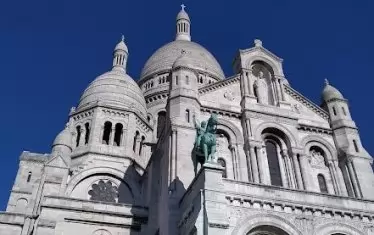  С катедрала "Сакре Кьор" парижани изразяват благодарност към Исус, че ги е отървал от комунарите.