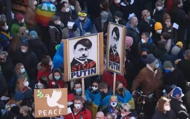 Антивоенна демонстрация в Кьолн - германците отсъдиха : Путин е Хитлер.