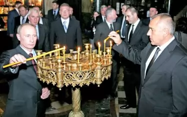 Стартира петиция до патриарх Неофит за отнемане на орден от Путин