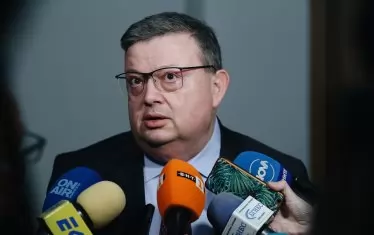 Цацаров прехвърли скандала "Нотариуса" към МВР