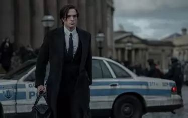  Патинсън рядко показва вампирски бледия си лик без маска.