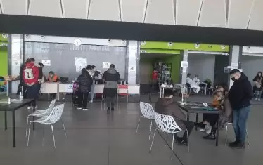  Пред бюрото "Информация" опашките са постоянни.