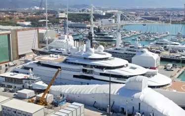 Остава загадка собственикът на яхтата ''Шехерезада".