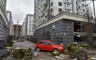 Улица в район на Киев след изтеглянето на руснаците.