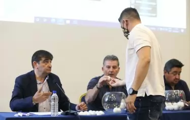 Консервативният начин на определяне на програмата за първенството, тип "без резки движения", се прехвърля от сезон на сезон.