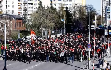 Преди двубоя на ст. "Славия" феновете на "ЦСКА-София" направиха шествие от централата на БФС в Бояна до стадиона, като по пътя скандираха срещу ръководството на футболния съюз.