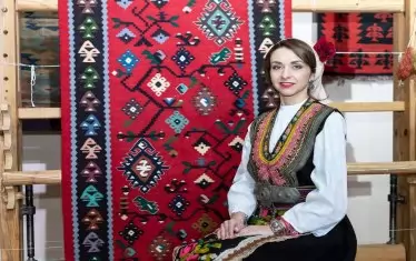 Килимарството вече не е много рентабилно, затова и почти няма млади жени, които се насочват към него.