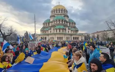 Хиляди столичани се стекоха на шествие в подкрепа на Украйна.