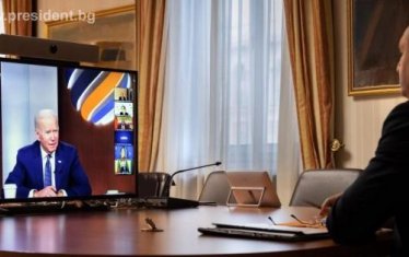 Държавният глава Румен Радев даде да се разбере, че е разговарял с американския президент Джо Байдън за сделката за първите 8 изтребителя, но не каза дали е ставало дума и за втора партида