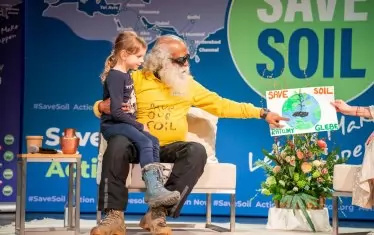 Садгуру по време на престоя си в Берлин.