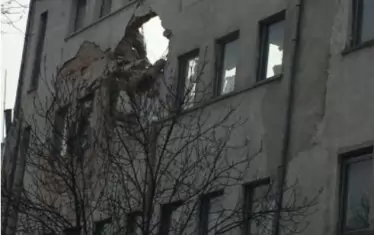  На снимката на районната администрация се вижда как сградата е изтърбушена. 