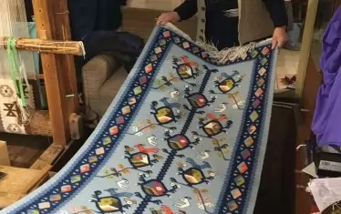 Пилетата са един от неустоимите мотиви на чипровския килим.