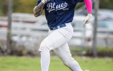 Устремен към поредната база.