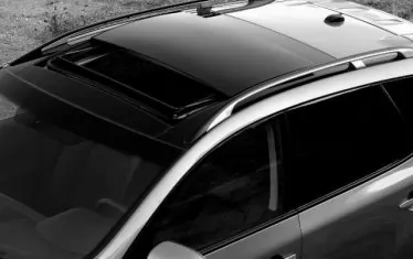 Люковете на по-старите коли може вече да пропускат вода, а това води до корозия.