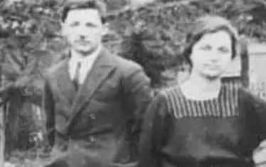 Георги Наджаков и съпругата му Вера Постомпирова по време на излет.