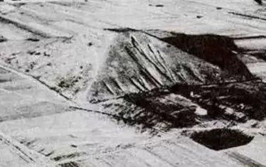 Снимката на Бялата пирамида от 20 март 1947 г., публикувана в The New York Sunday News.