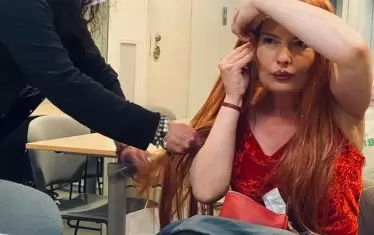  Подготвителни мигове в японската гримьорна.